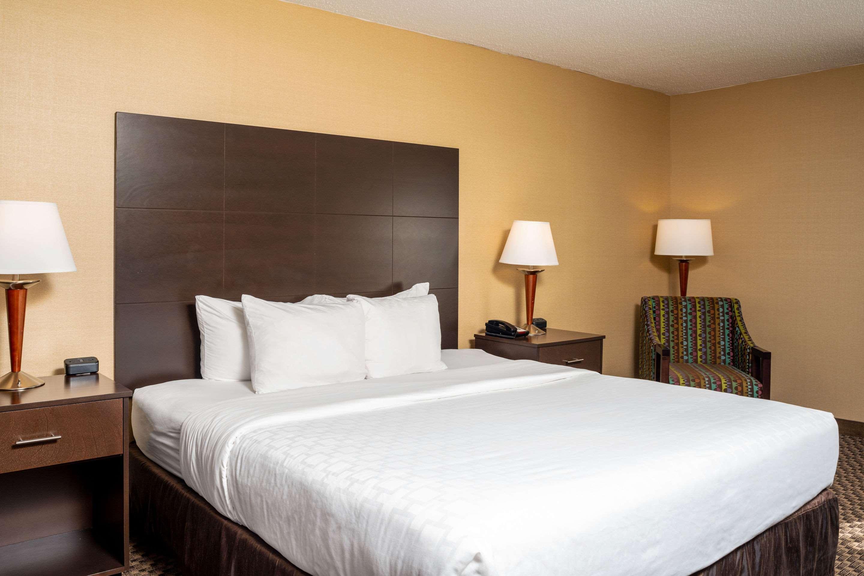 Hotel Clarion Pointe Harrisonburg Exterior foto
